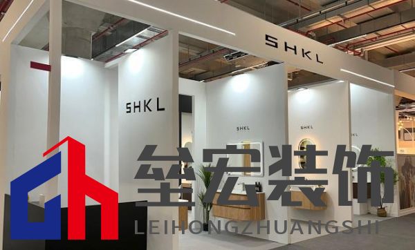 詮釋法蘭克福展,以東方美學演繹“品牌出?!毙路妒?></p><p>法蘭克福展(ISH)</p><p>全球衛(wèi)浴產(chǎn)業(yè)的“奧林匹克”舞臺</p><p>法蘭克福展自1960年創(chuàng)辦以來,始終引領(lǐng)衛(wèi)浴行業(yè)的技術(shù)革新與設(shè)計潮流。本屆展會以“為可持續(xù)未來尋找解決方案”為主題,聚焦推動環(huán)保型供熱、水資源合理利用和潔凈空氣等衛(wèi)生設(shè)施和暖通空調(diào)行業(yè)發(fā)展的關(guān)鍵議題,匯聚50余個國家的兩千余個參展商。展會展出的最新技術(shù)與產(chǎn)品,將成為全球衛(wèi)浴行業(yè)趨勢的風向標。</p><p>心海伽藍2025年戰(zhàn)略:品牌出海是重要一步</p><p>作為中國高端全衛(wèi)定制品牌,心海伽藍在2025年戰(zhàn)略中,將品牌出海作為重要發(fā)展方向之一。通過參加國際知名展會、拓展海外市場、建立海外銷售渠道等方式,心海伽藍正加快構(gòu)建起全球化的市場布局,此次法蘭克福展會,正是心海伽藍踐行這一戰(zhàn)略的重要一步。</p><p></p><p><img src=